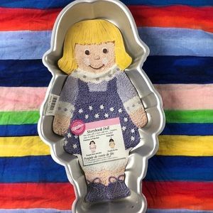 2001 Wilton Storybook Doll metal cake pan